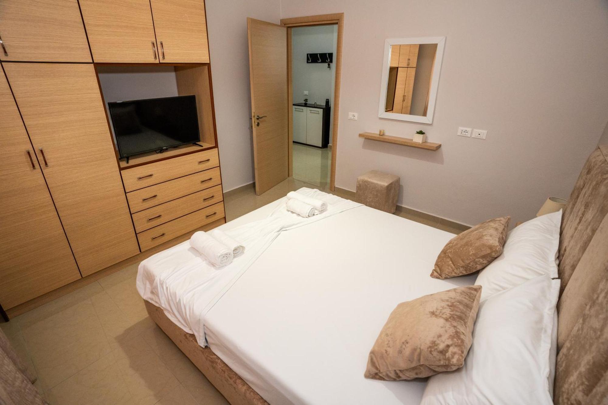 A&V Apartments Sarandë Esterno foto