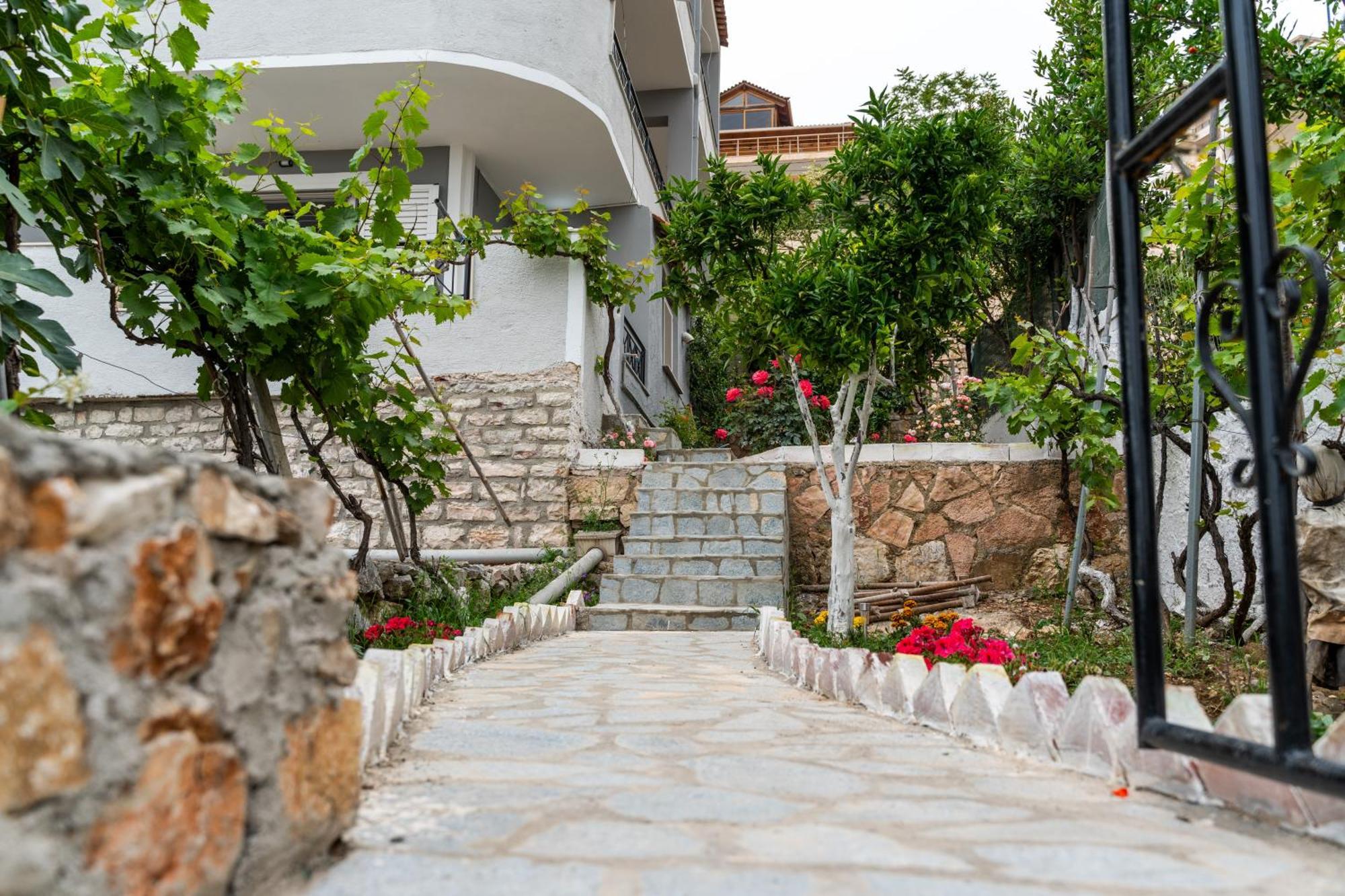 A&V Apartments Sarandë Esterno foto